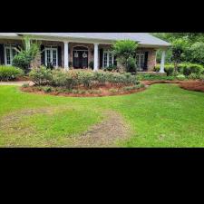 Pinestraw-install-in-landscaping-beds 0